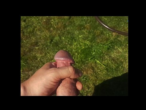 ❤️ Hot hottie får den rosa fitten hennes knullet og kommer med en sprut i en sommerhage Porno hos oss ️❤